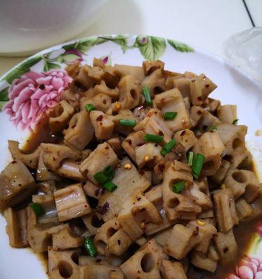 肉片炒莲藕怎么做？步骤和技巧有哪些？
