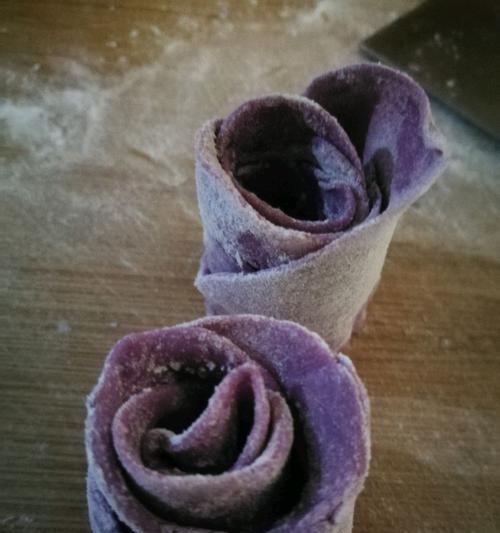 白面玫瑰花怎么做？详细步骤和技巧是什么？