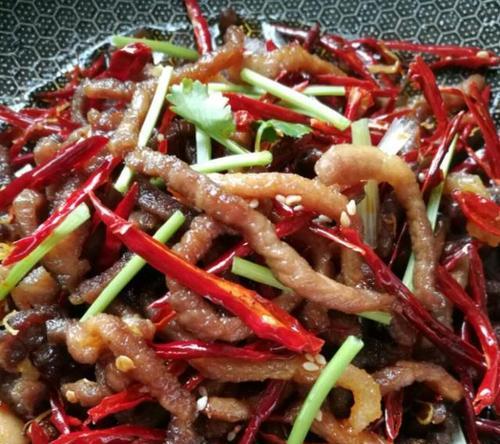 肉丝带底的做法是什么？如何在家轻松制作？