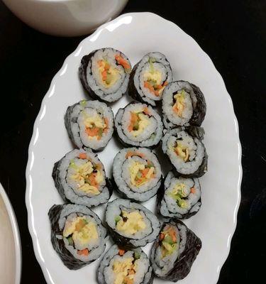 自由寿司怎么做？在家制作自由寿司的步骤和技巧是什么？