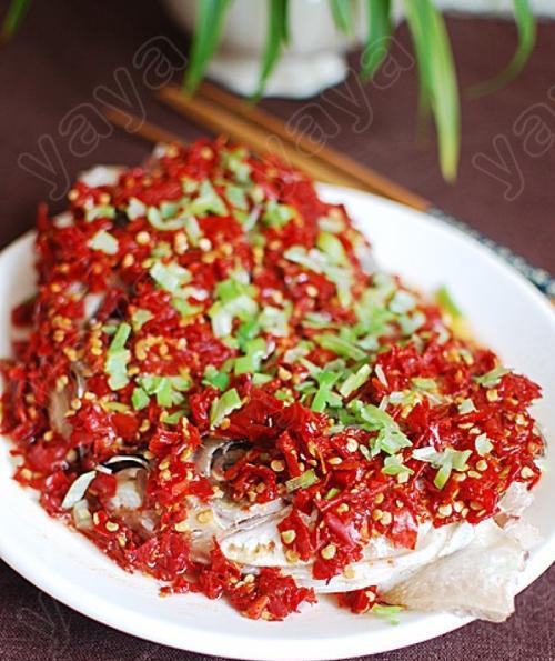 清蒸剁椒鱼头怎么做？步骤和技巧是什么？