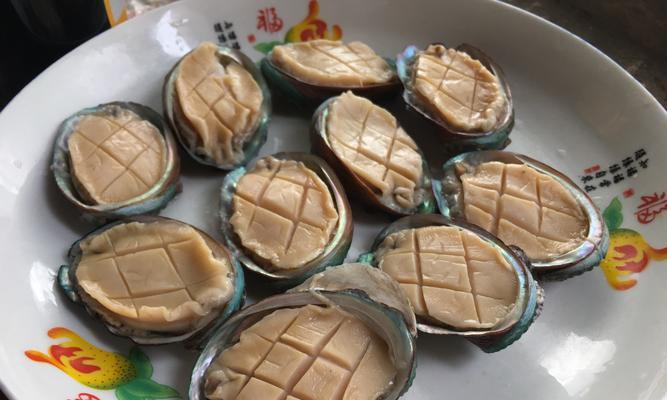 鲍鱼的前期处理应该怎么做？有哪些步骤和技巧？
