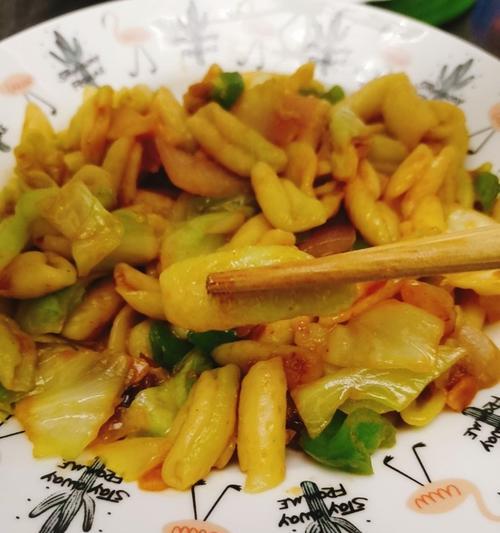 清爽小菜青椒包菜炒培根怎么做？步骤和技巧有哪些？