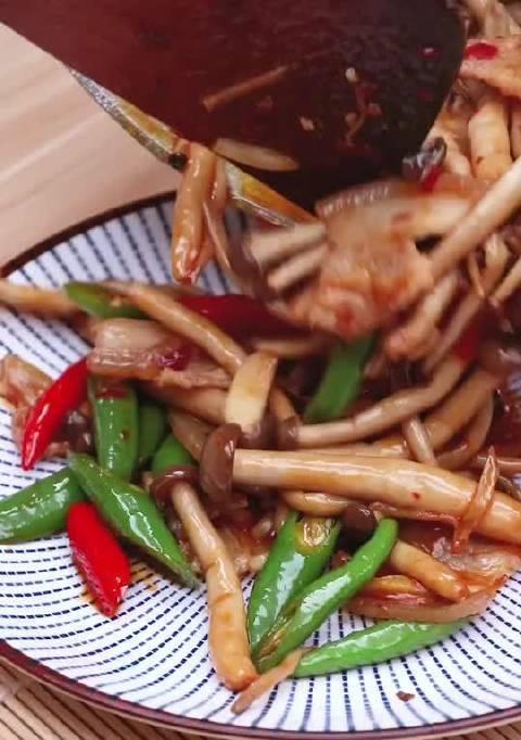 筒骨煲茶树菇怎么做？步骤和技巧有哪些？