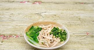 蔬菜汤面条怎么做？有哪些健康营养的制作技巧？