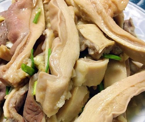 猪肚菇炒鸡片的做法是什么？如何炒出鲜嫩多汁的鸡片？
