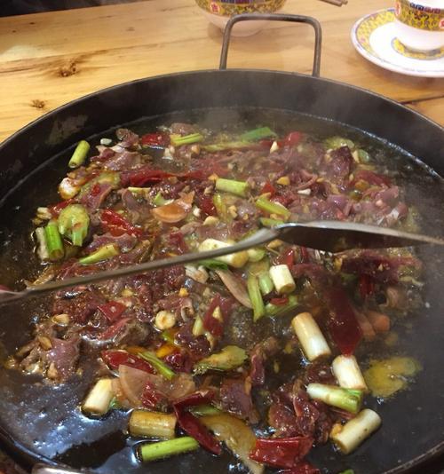 铁板牛肉怎么做才好吃？家庭版铁板牛肉的做法步骤是什么？