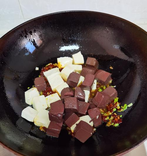 鸭血炖豆腐怎么做？步骤详解和常见问题解答？