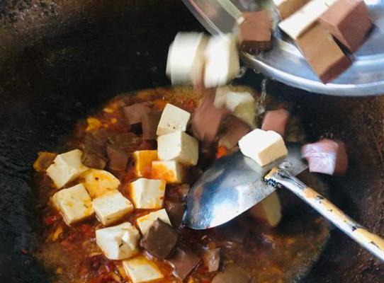 鸭血炖豆腐怎么做？步骤详解和常见问题解答？