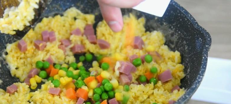什锦火腿炒饭怎么做？步骤和技巧有哪些？