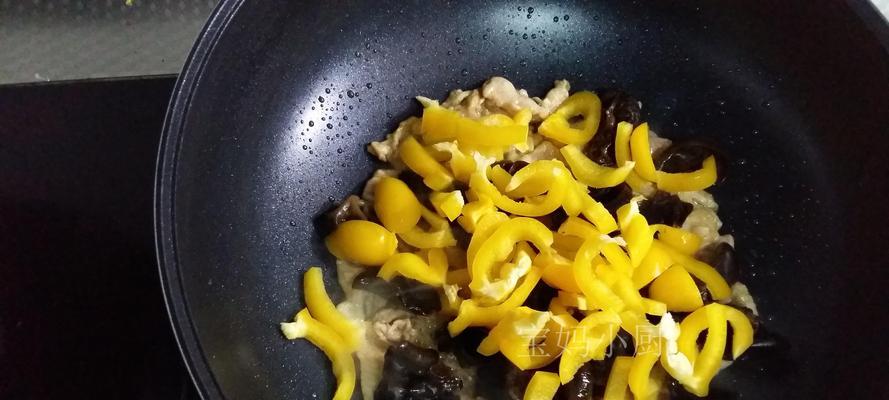 彩椒木耳炒肉片怎么做？步骤和技巧有哪些？