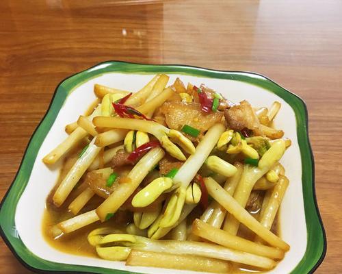五花肉炒花生芽怎么做？有哪些步骤和技巧？