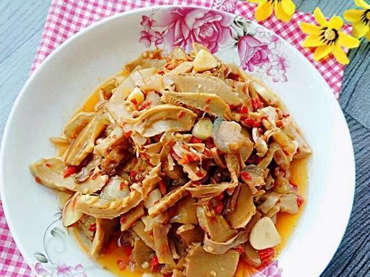 笋干炒辣椒怎么做？步骤和技巧有哪些？