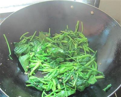 猪油空心菜怎么做？有哪些步骤和技巧？