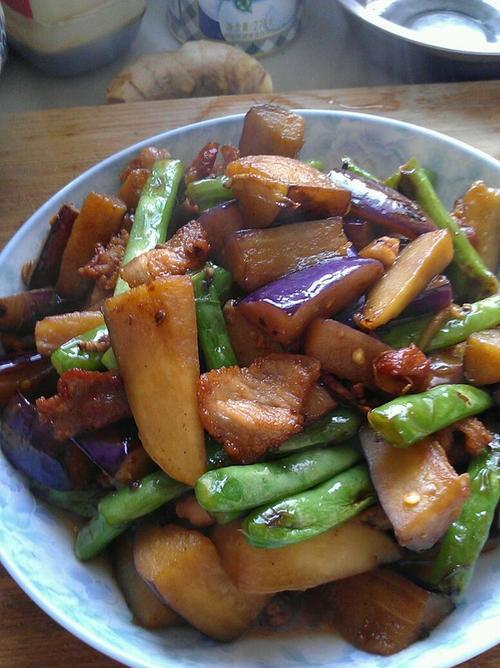 青豆角炒五花肉怎么做？步骤和技巧是什么？