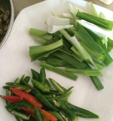 肉碎蒜香炒木耳怎么做？步骤详解和常见问题解答？
