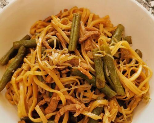 扁豆小排焖面怎么做？详细步骤和技巧是什么？