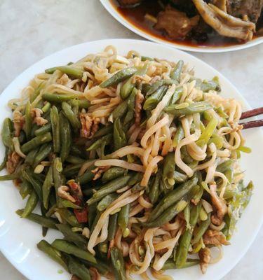 扁豆小排焖面怎么做？详细步骤和技巧是什么？