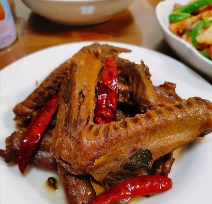 清蒸鸭翅的做法是什么？如何做出鲜嫩多汁的清蒸鸭翅？