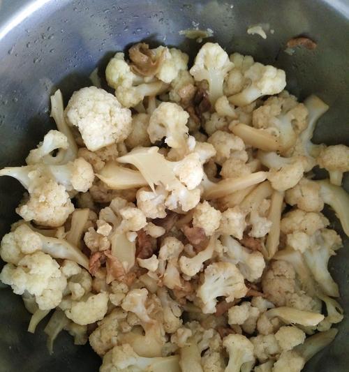散花菜炒肉怎么做？步骤和技巧有哪些？