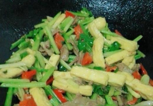 猪肉芹菜烧饼怎么做？步骤详解和常见问题解答？