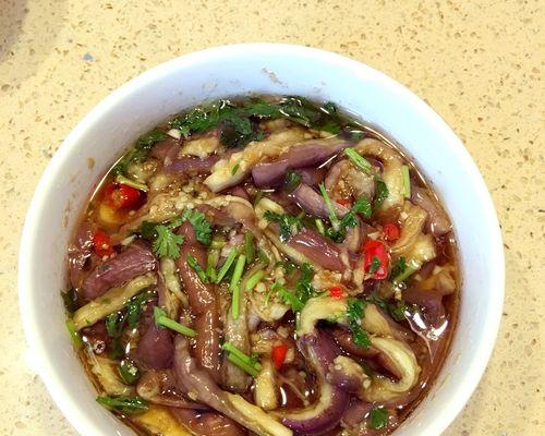 五彩茄丝的做法是什么？如何快速完成这道美食？