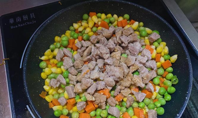 肉丁炒豇豆的做法是什么？如何炒出美味的肉丁炒豇豆？