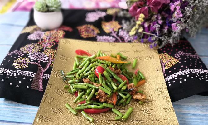 肉丁炒豇豆的做法是什么？如何炒出美味的肉丁炒豇豆？