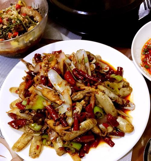 铁板蛏子怎么做才好吃？详细步骤和技巧是什么？