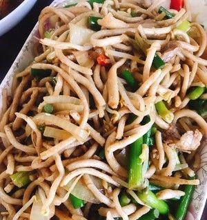 肉丝炒面条怎么做？详细步骤和技巧是什么？