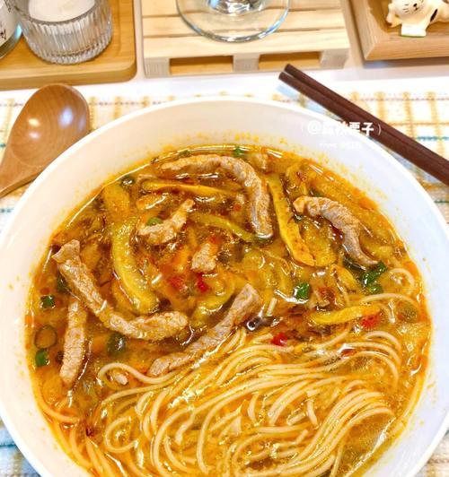 肉丝炒面条怎么做？详细步骤和技巧是什么？