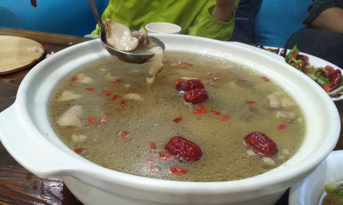 松茸煲鸡汤怎么做？有哪些步骤和技巧？