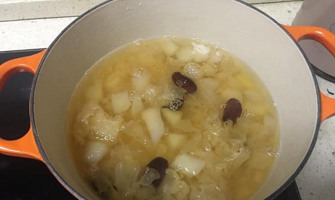 雪梨银耳汤怎么做？有哪些健康益处？
