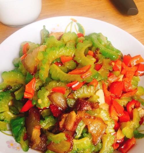 土豆腊肉炒苦瓜怎么做？步骤和技巧有哪些？