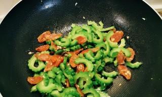 土豆腊肉炒苦瓜怎么做？步骤和技巧有哪些？