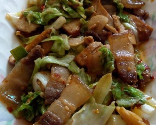 蒜蓉辣椒酱炒五花肉怎么做？步骤和技巧有哪些？