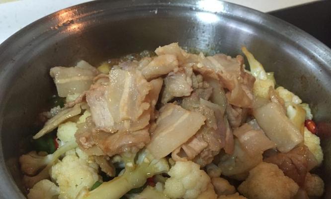 五花肉菜花怎么做？有哪些简单易学的步骤？