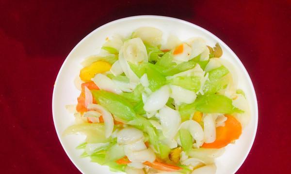 百合炒香芹怎么做？步骤和技巧是什么？