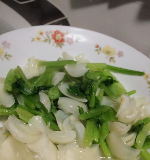 百合炒香芹怎么做？步骤和技巧是什么？