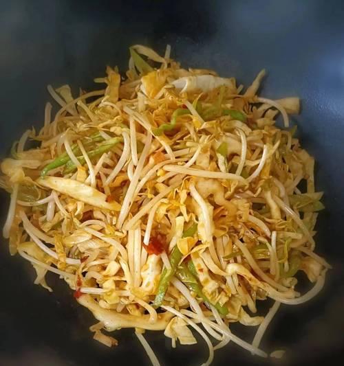 孜然炒饼丝怎么做？有哪些步骤和技巧？