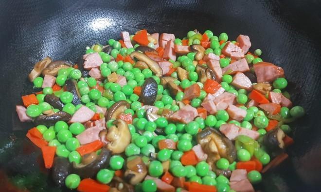 豌豆米炒火腿怎么做？步骤和技巧有哪些？