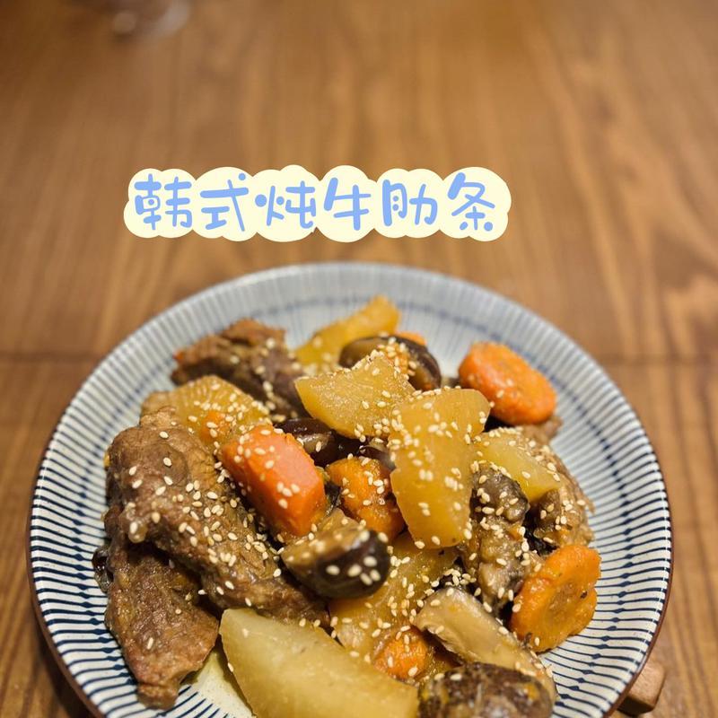 清炖牛肋肉的做法是什么？如何确保肉质鲜嫩多汁？