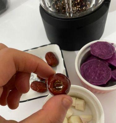 紫薯莲子百合米糊怎么做？有哪些健康益处？