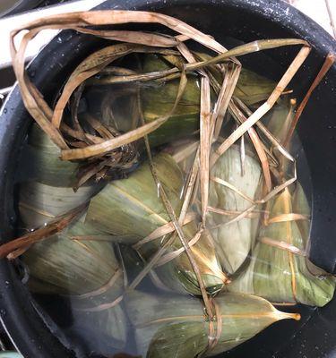 青酱燻鸡肉粽的做法是什么？如何在家自制美味的青酱燻鸡肉粽？