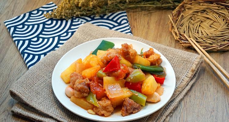 菠萝菜椒咕噜肉怎么做？详细步骤和技巧是什么？
