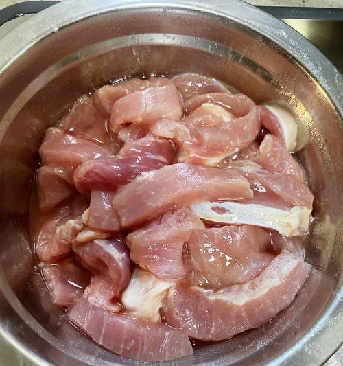 糖醋里脊片怎么做？详细步骤和技巧是什么？