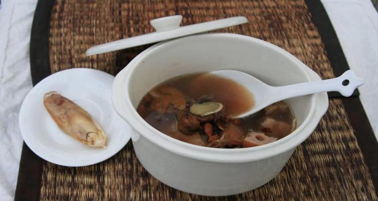 双莲墨鱼汤的做法是什么？如何在家轻松制作？