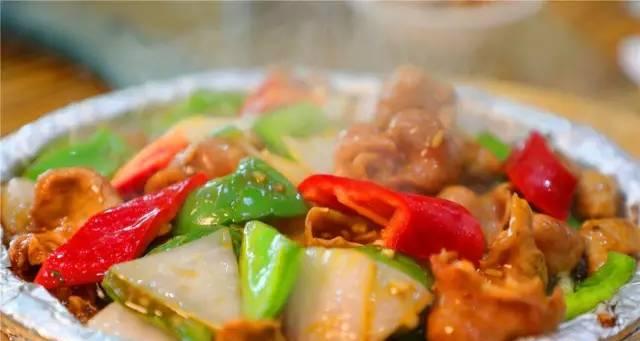 青椒炒烧鸡翼怎么做？步骤和技巧有哪些？