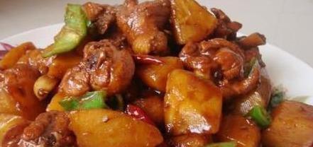 青椒炒烧鸡翼怎么做？步骤和技巧有哪些？