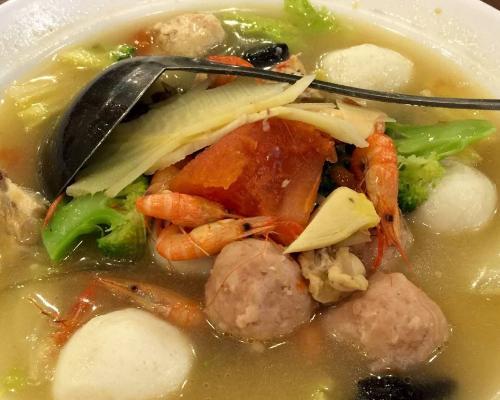 一道美味的鹌鹑蛋肉圆菜底的烹饪方法（营养丰富）